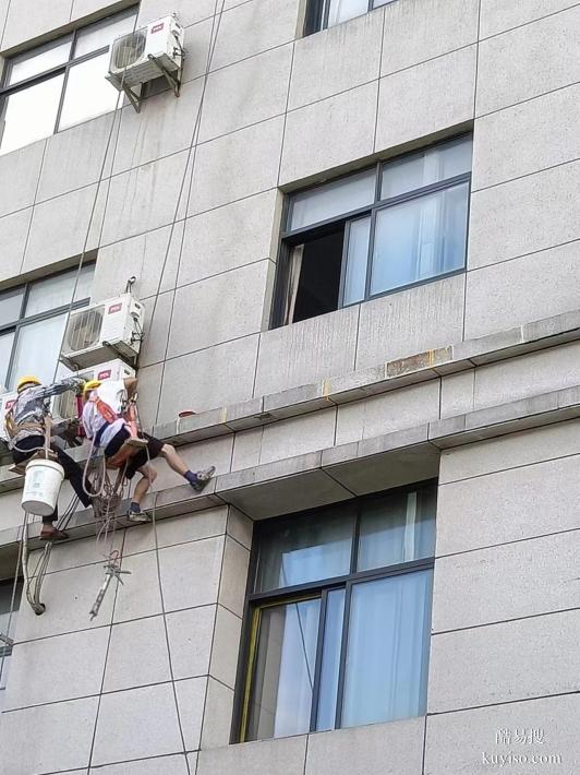 上海办公楼外墙窗户渗水打胶
