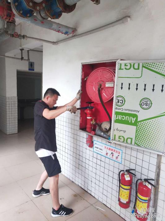 上海徐家汇专业维修消防被撞断漏水断裂 更换消防栓