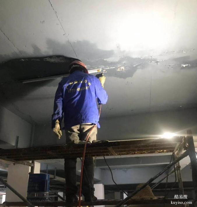 青浦新城承接屋顶瓦房防水补漏 厂房楼面漏水维修
