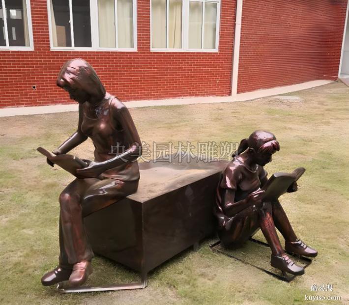 女学生在看书的雕塑，读书看书人物雕塑