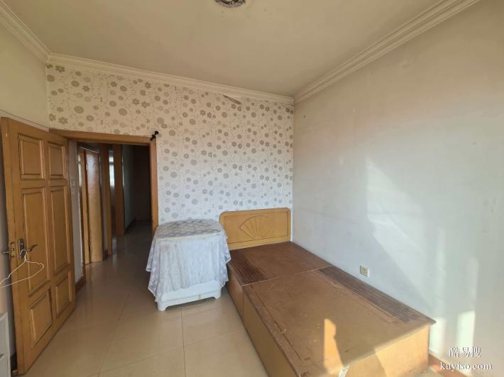 出售青山區(qū)幸福南路16號(hào)街坊住宅一套