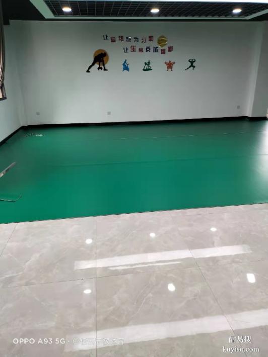 洞口县篮球场地面PVC地胶安装